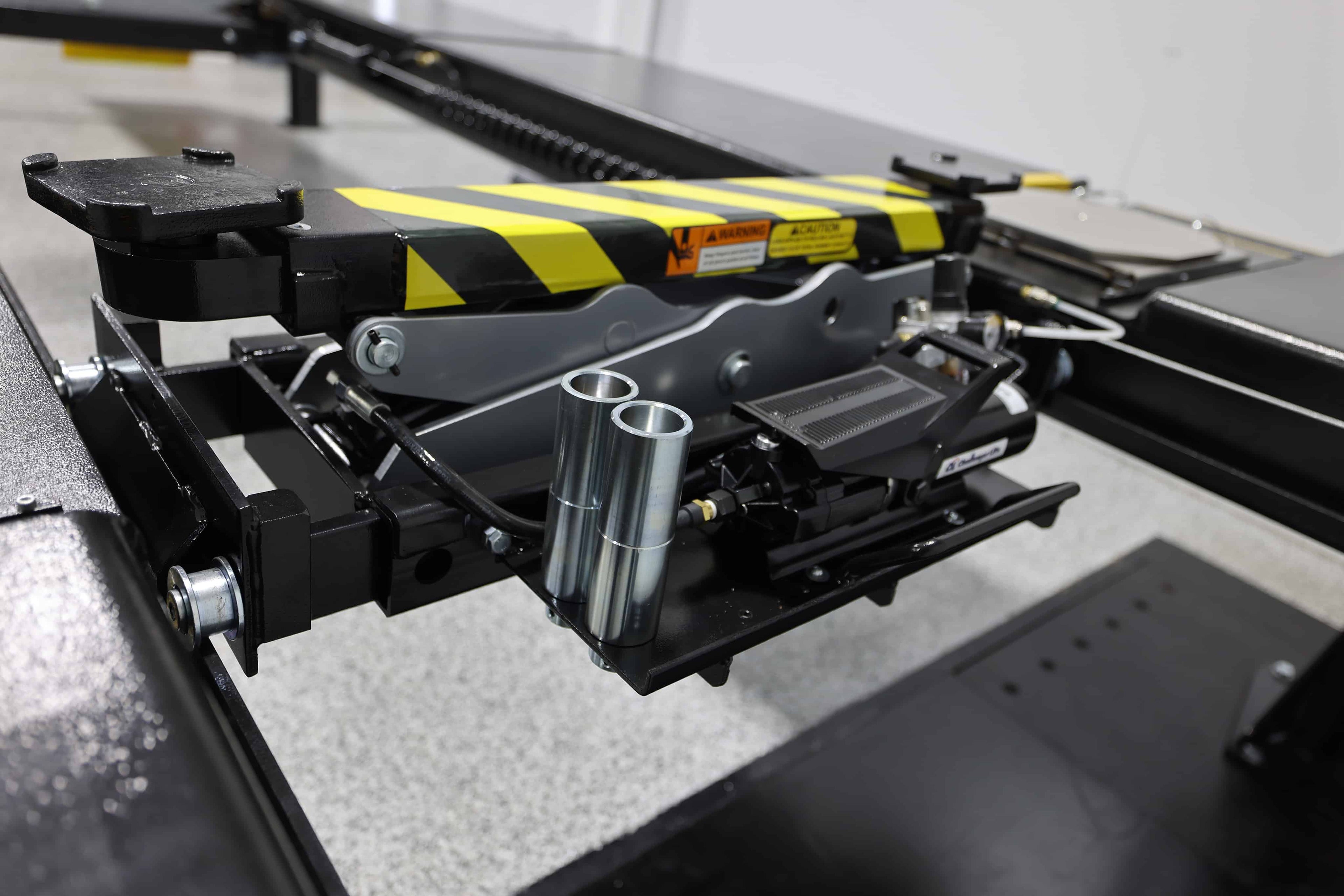 Challenger Lifts 15K 4115EFX 4-Post Lift / Flat Deck or Alignment 4115 Series